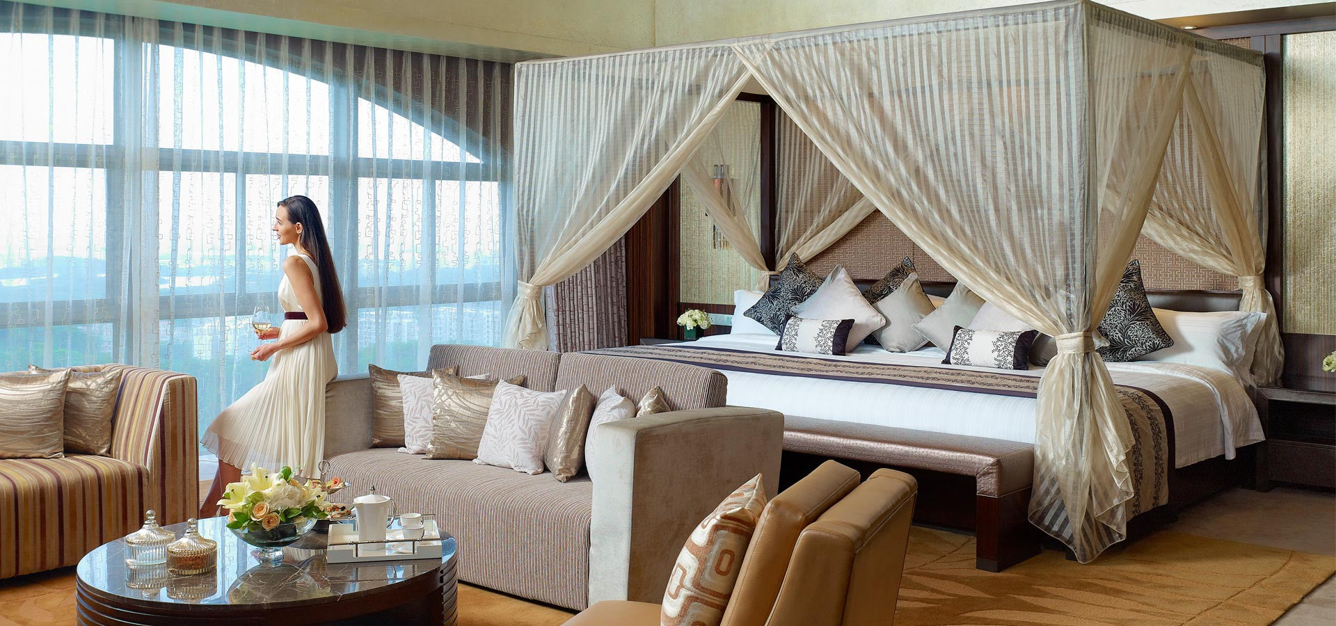 Luxury room </br><span>&</span> elegant